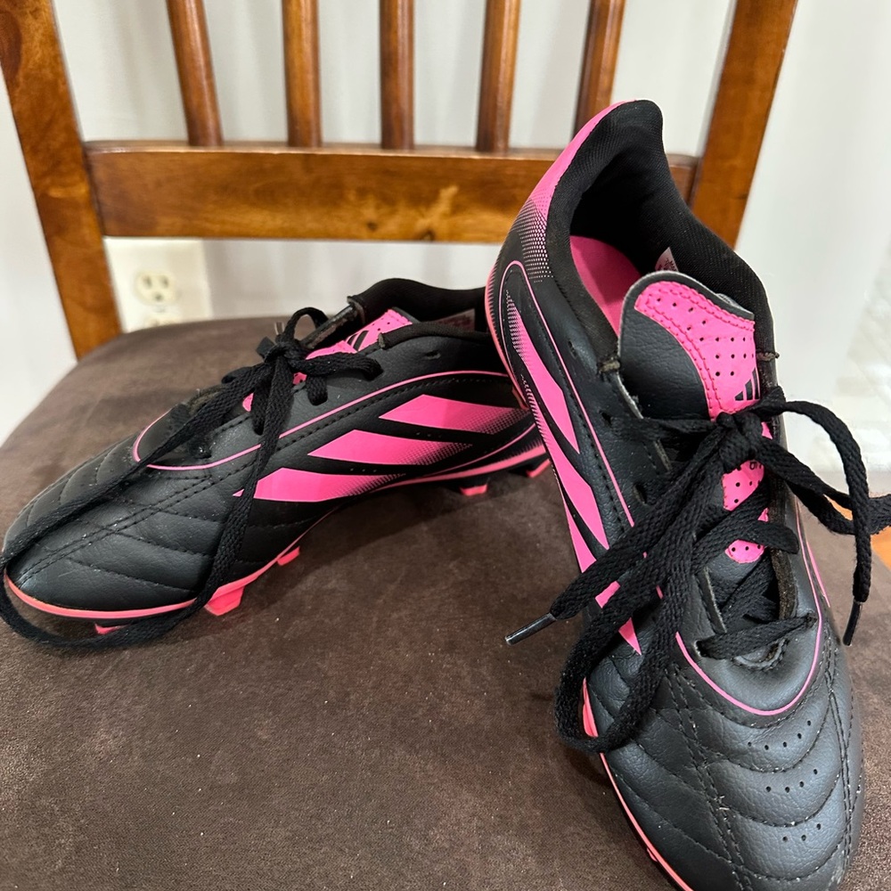 adidas Black and Pink Kids Soccer Cleats sz 1.5